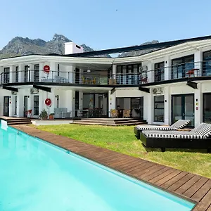 Neighbourgood 1st Crescent Camps Bay Gasthof